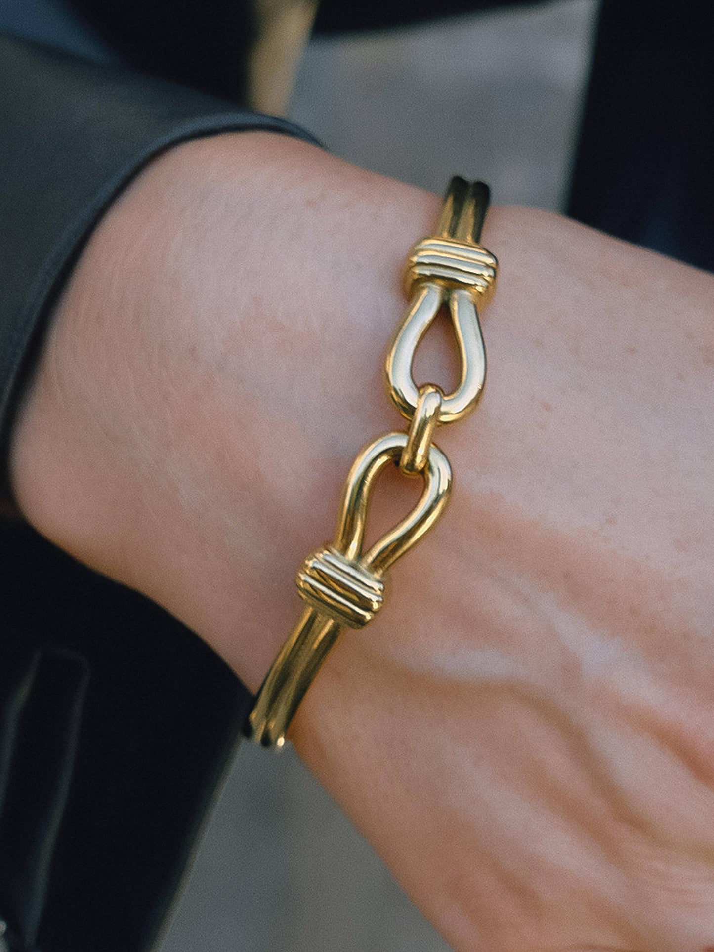 Deloise 18K Gold Non-Tarnish Knot Link Bracelet